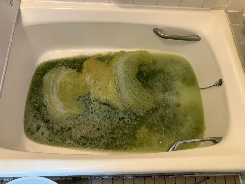 風呂釜洗浄すると出る汚れ